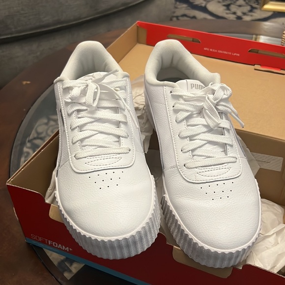 White Puma Shoes - women’s size 11 - Picture 2 of 3